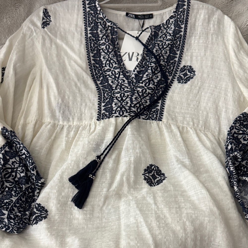 NWT🔥Zara White Tunic w/ Embroidery - Picture 2 of 2